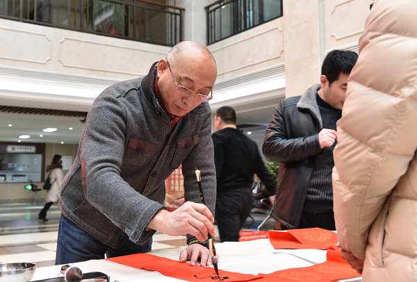 <a href='http://lnzszx.com/a/1471.html' target='_blank'><u>石榮劍</u></a>