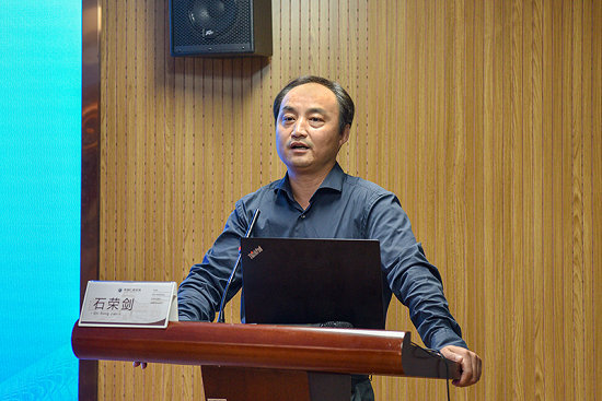 <a href='http://lnzszx.com/a/1471.html' target='_blank'><u>石榮劍</u></a>